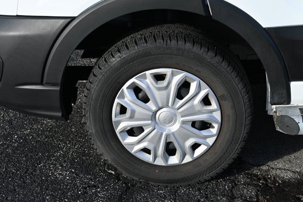 Used 2025 Oxford White Ford Base image 12