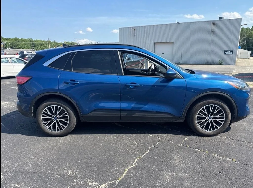 Used 2022 Blue Ford SEL image 4