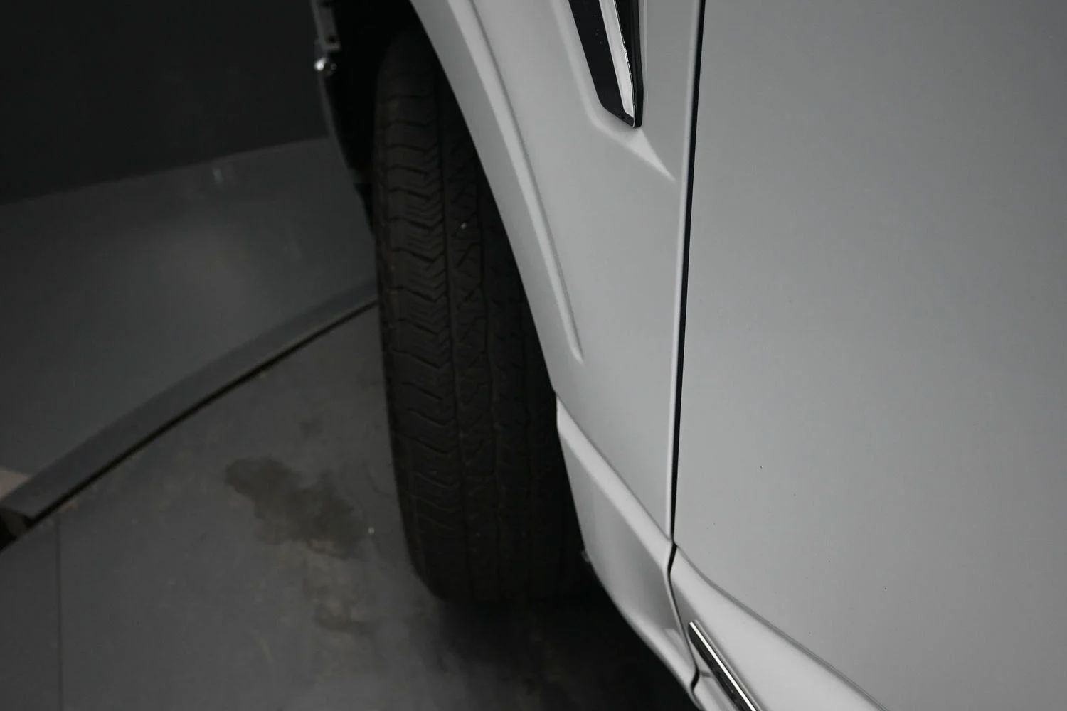 Used 2025 Oxford White Ford LARIAT image 5