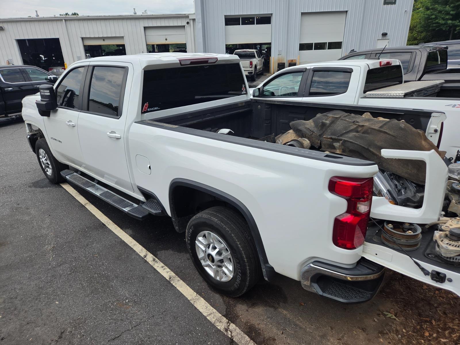 Used 2024 Summit White Chevrolet LT image 4