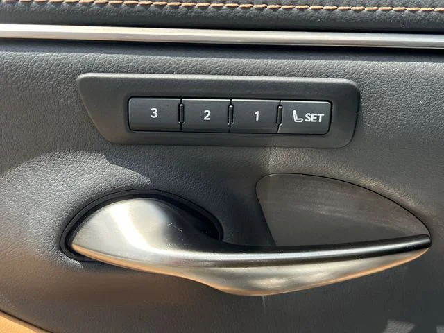 Used 2022 White Lexus 350 image 38
