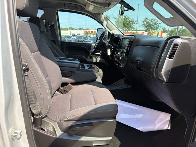 Used 2018 Silver Ice Metallic Chevrolet LT image 18