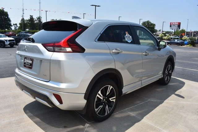 Used 2025 Silver Mitsubishi SEL image 5