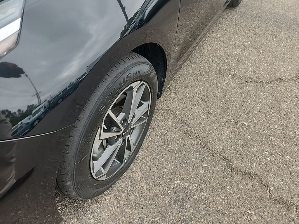 Used 2024 Black Kia LXS image 8