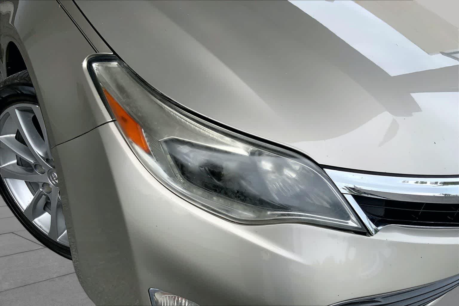 Used 2014 Creme Brulee Mica Toyota XLE image 27