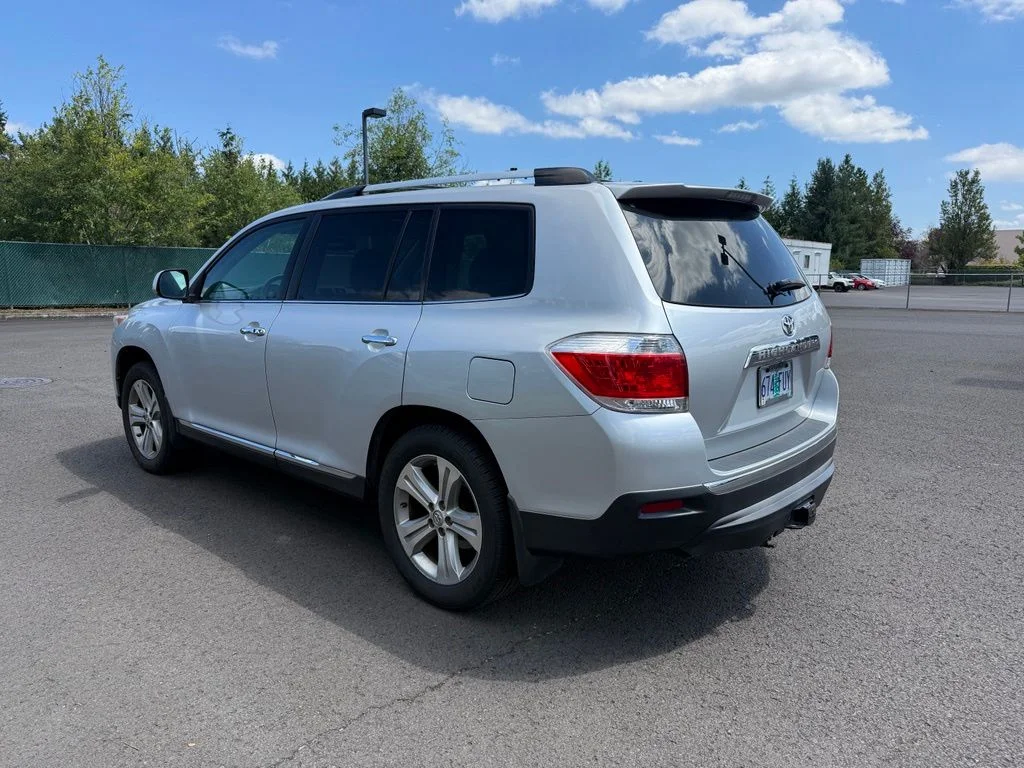 Used 2012 Classic Silver Metallic Toyota Limited image 5