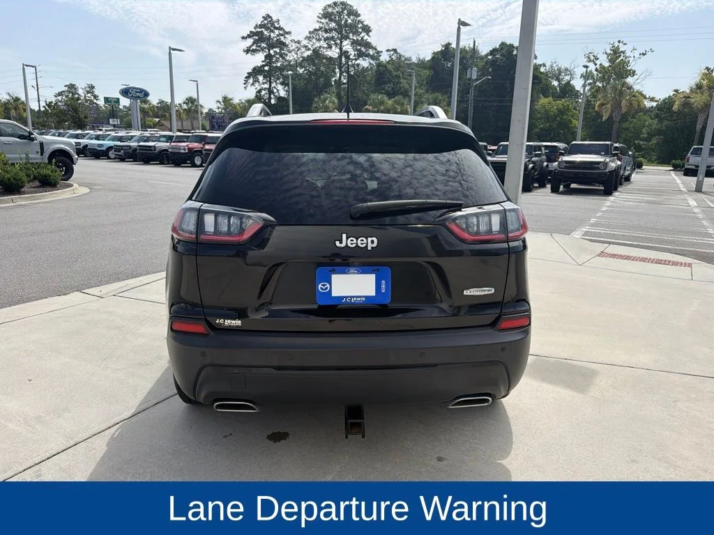 Certified Used 2021 Diamond Black Jeep Latitude Lux image 8