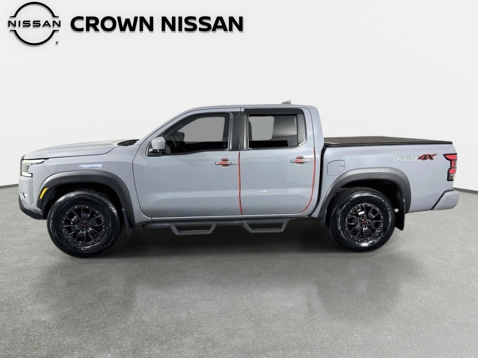 Used 2022 Boulder Grey Pearl Nissan PRO-4X image 8