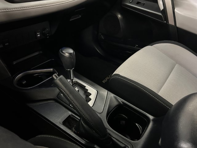 Used 2018 Silver Toyota XLE image 22