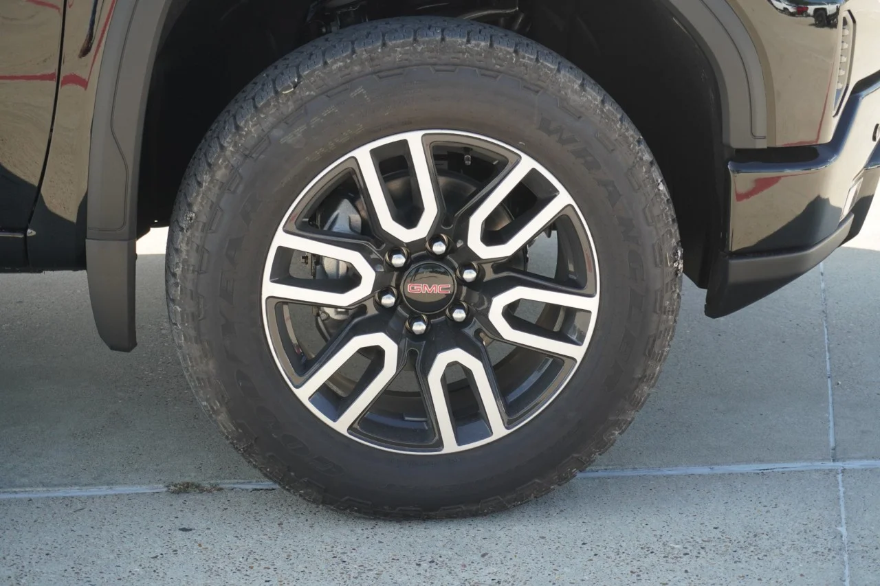 2026 GMC Sierra 1500 AT4 - Photo 5