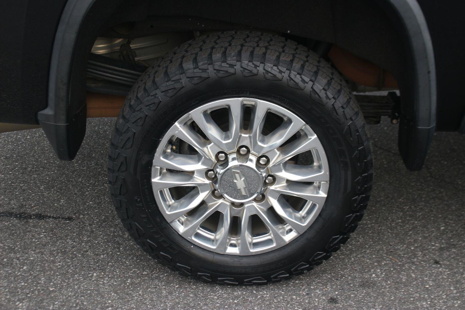 Used 2020 BLACK Chevrolet High Country image 41