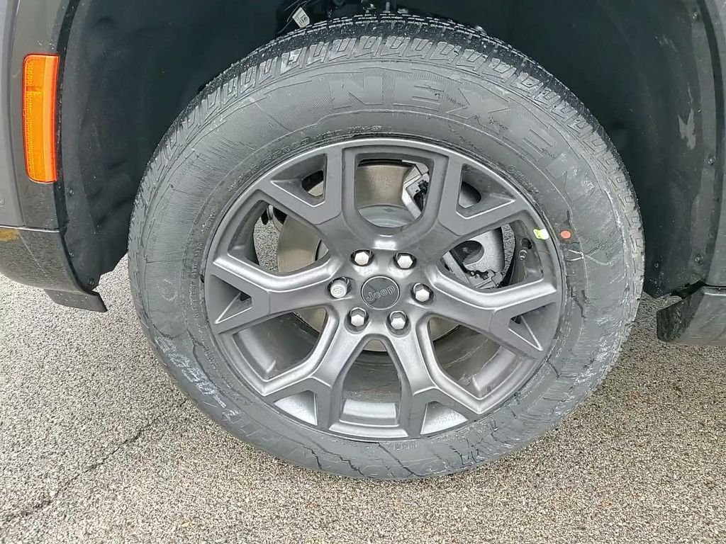 New 2026 Baltic-Gray Metallic Clear-Coat Exterior Paint Jeep Limited Altitude image 14