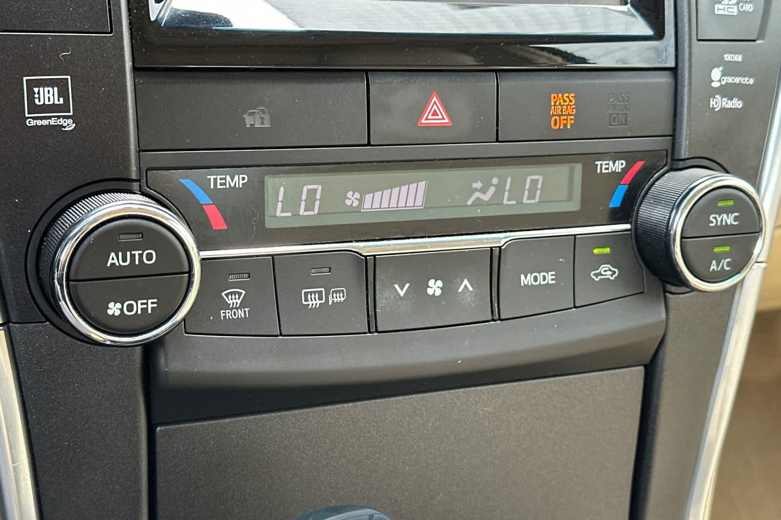 Used 2015 Blizzard Pearl Toyota XLE image 19