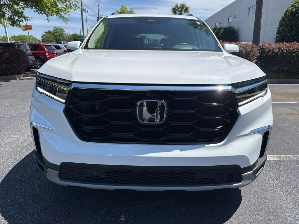 Certified Used 2023 Platinum White Pearl Honda AWD ELITE image 8
