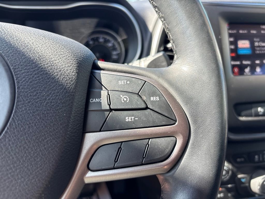 Used 2019 Black Jeep Latitude Plus image 21