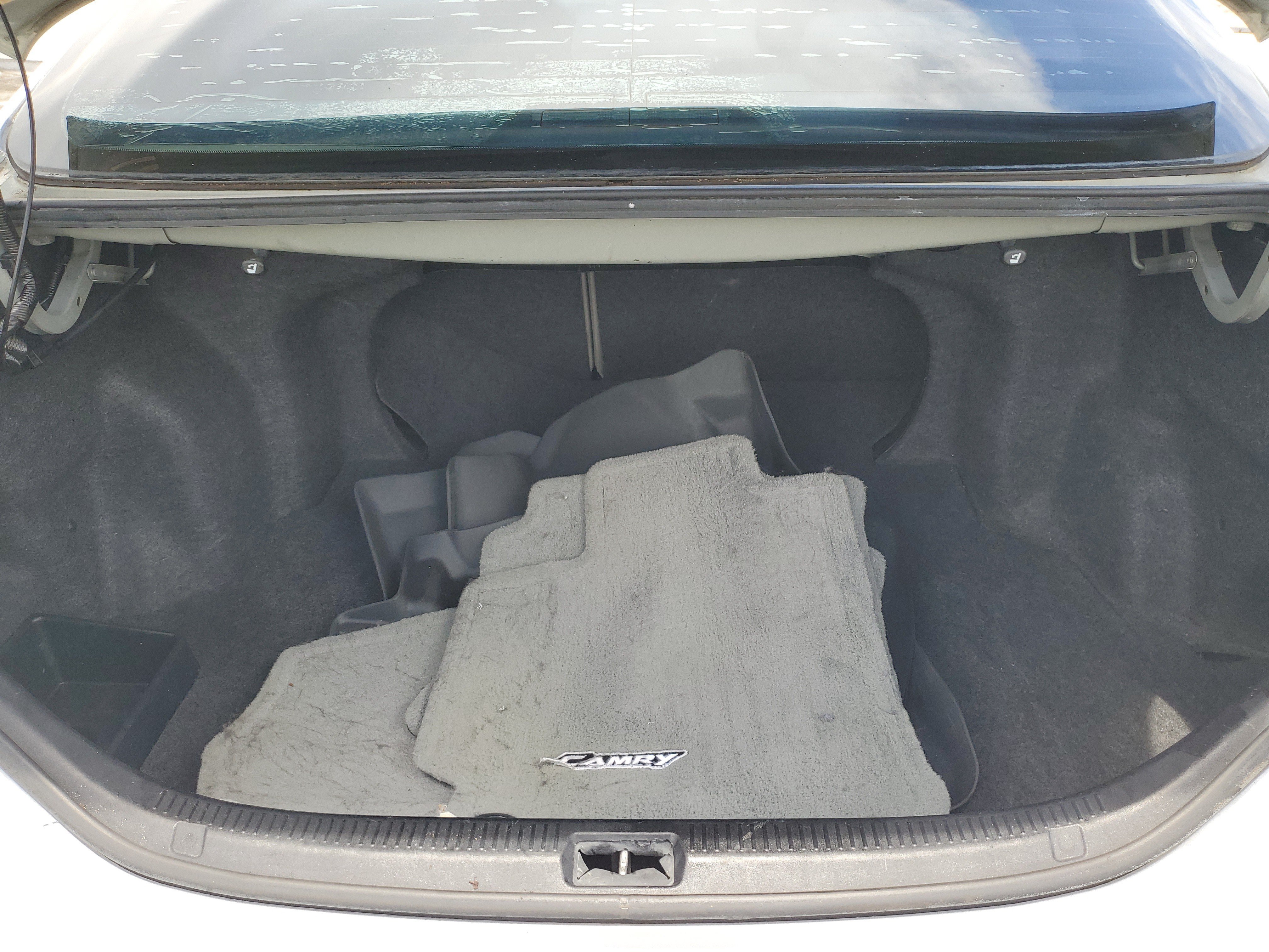 Used 2007 Silver Toyota LE image 9