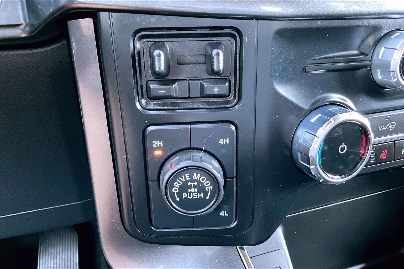 Used 2023 Oxford White Ford XLT image 35