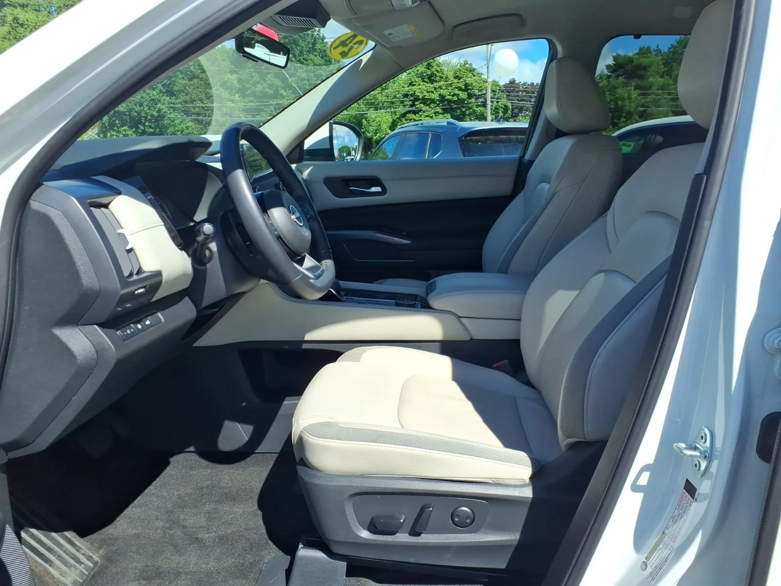 Certified Used 2024 Pearl White Tricoat Nissan SL image 11