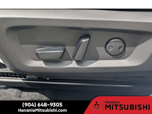 Used 2025 White Mitsubishi SE image 21