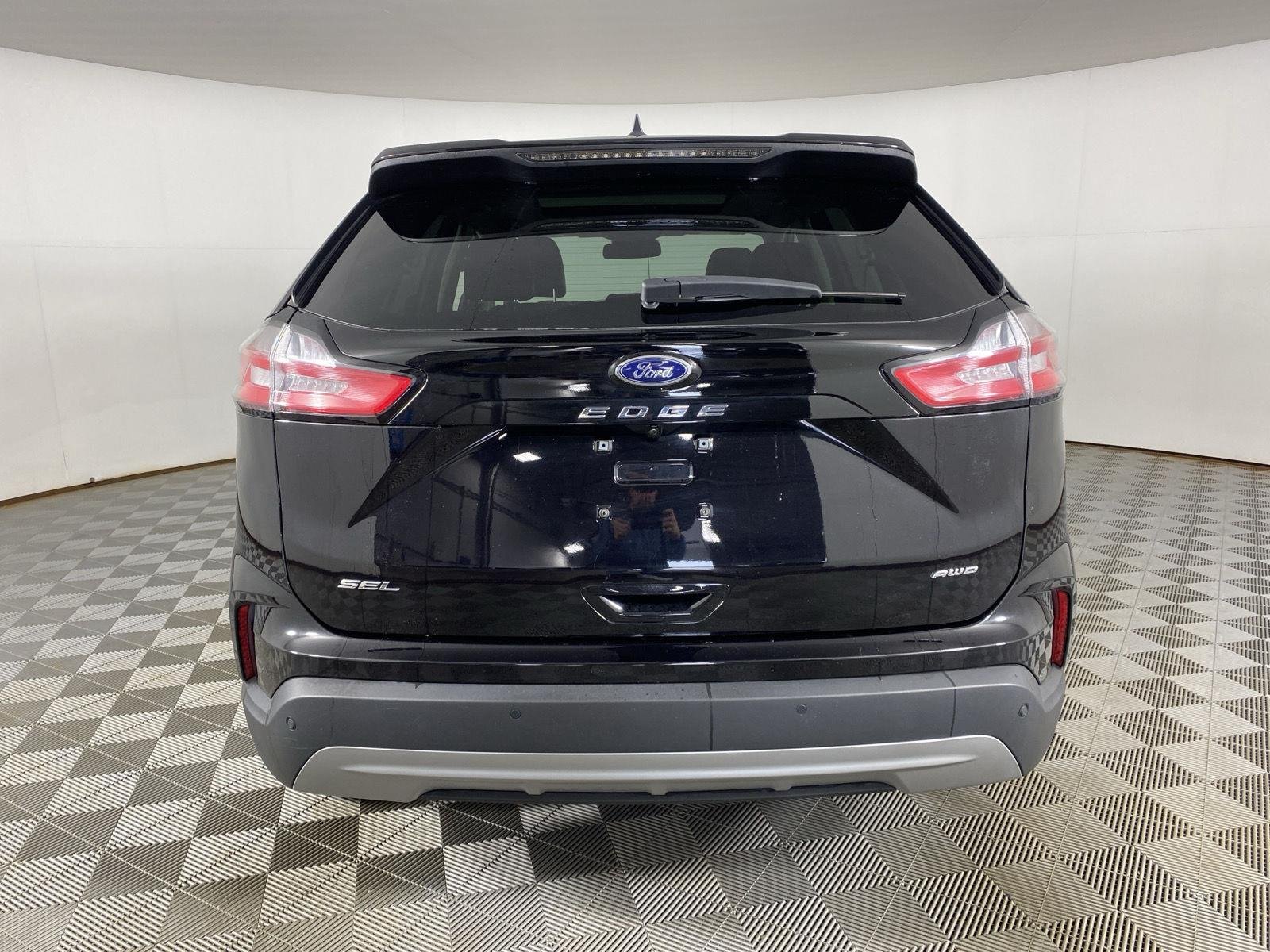 Used 2022 Agate Black Ford SEL image 9