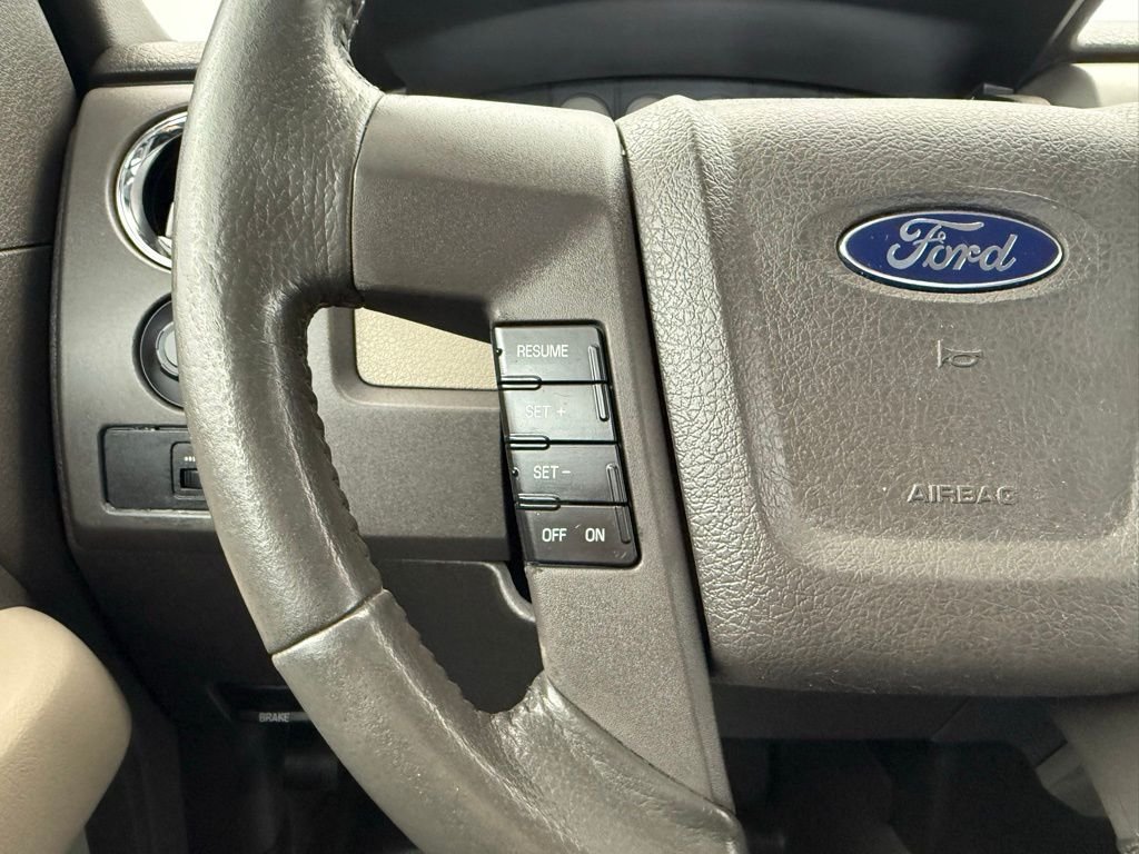 Used 2009 Red Ford  image 25
