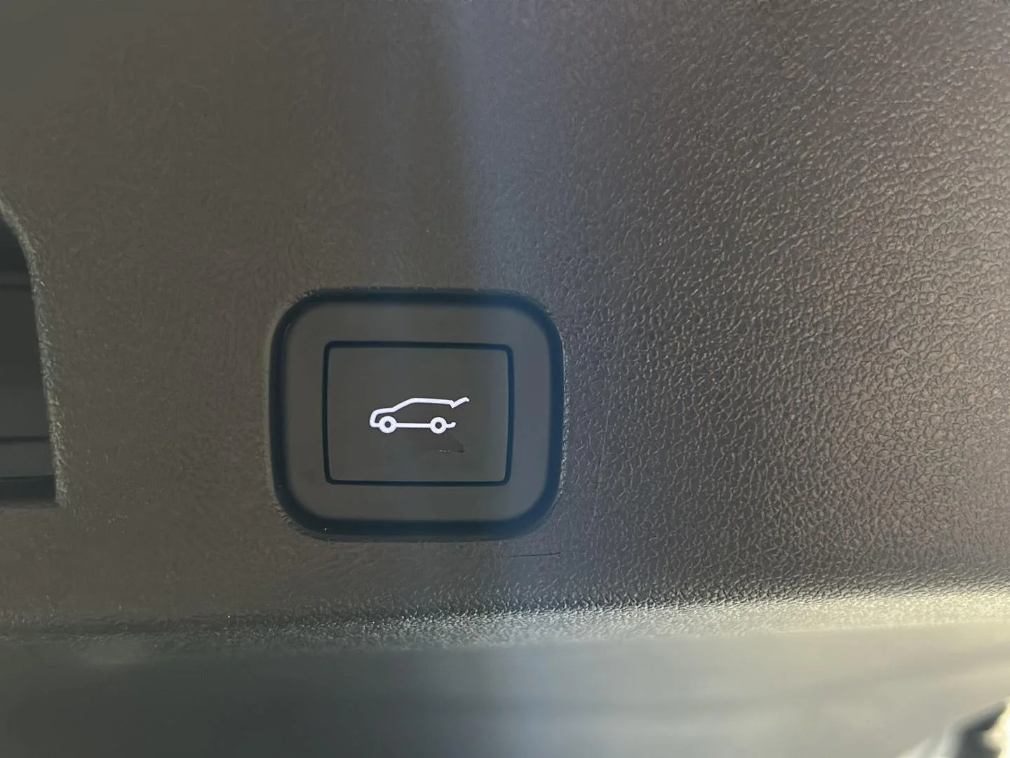 Used 2026 Glacier White Tricoat GMC AWD Elevation image 9