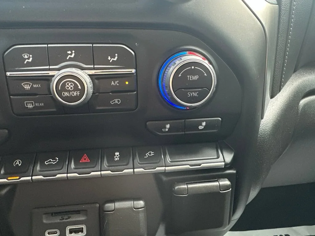 Used 2022 Iridescent Pearl Tricoat Chevrolet LT image 22