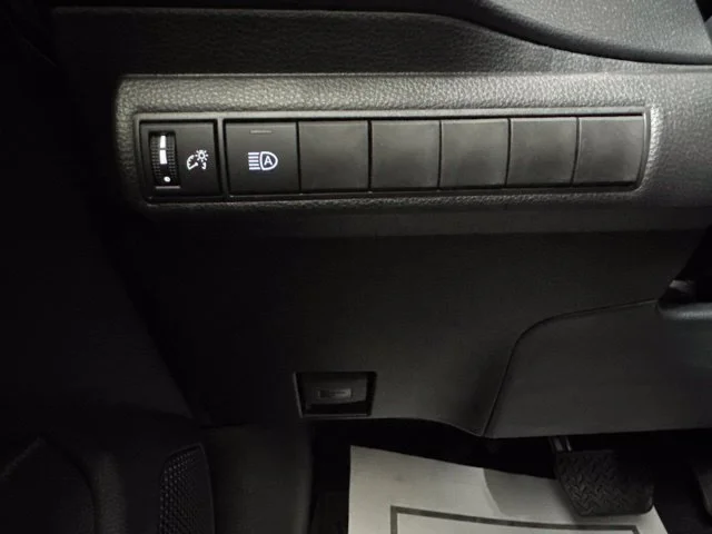 New 2026 Ice Cap with Midnight Black Metallic roof <sup>1</sup> Toyota  XSE image 18
