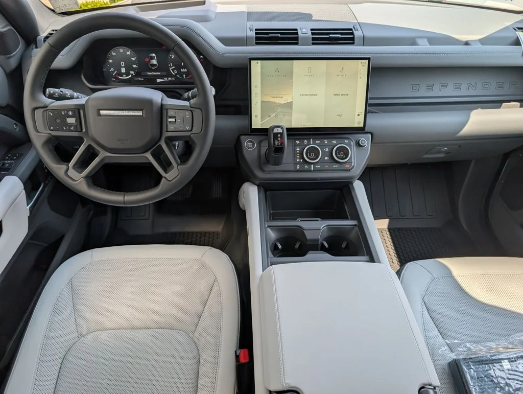 New 2026 Woolstone Green Land Rover X-Dynamic SE image 9