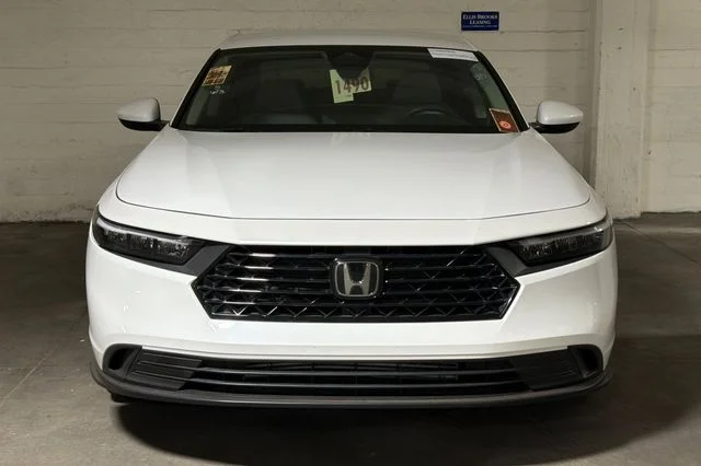 Certified Used 2025 Platinum White Pearl Honda LX image 3
