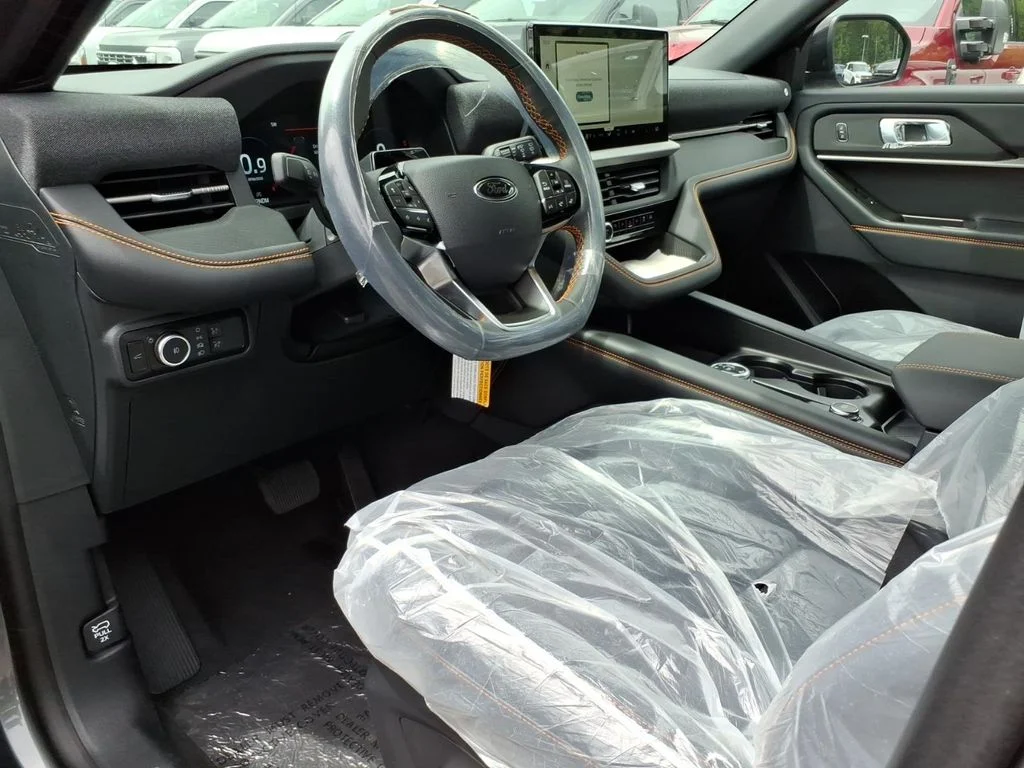 New 2026 Carbonized Gray Metallic Ford Tremor® image 12