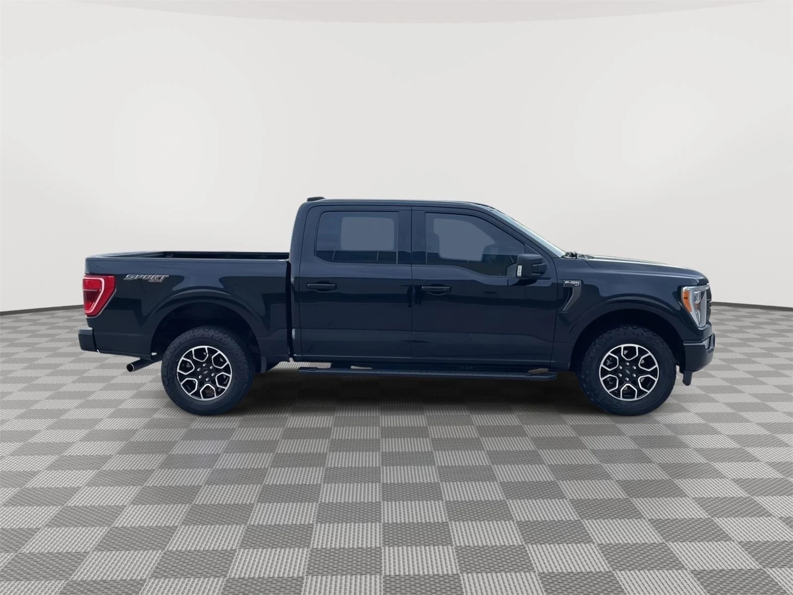 Used 2022 Agate Black Ford XLT image 2