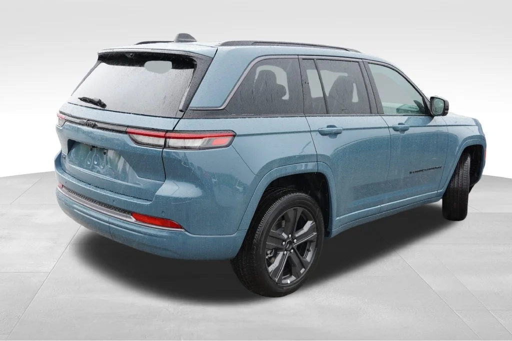 New 2027 Steel Blue Paint Jeep Limited Reserve image 3