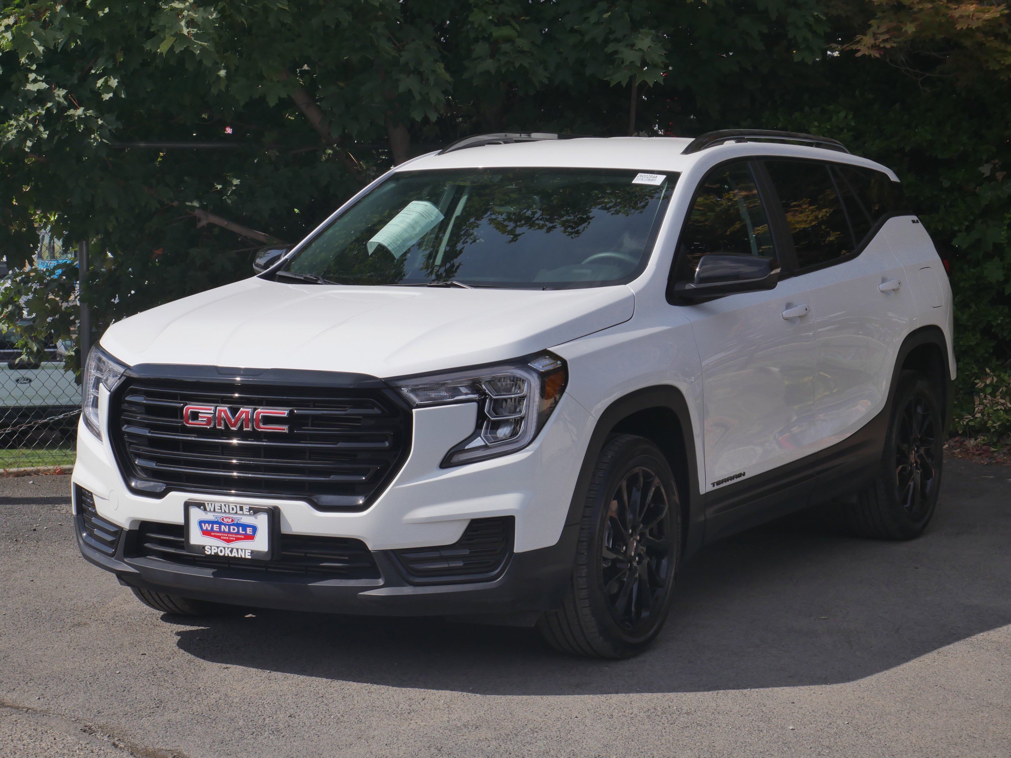 Used 2024 Summit White GMC SLE image 2