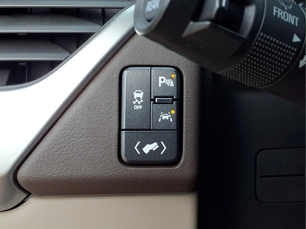 Used 2017 Iridescent Pearl Tricoat Chevrolet LT image 21