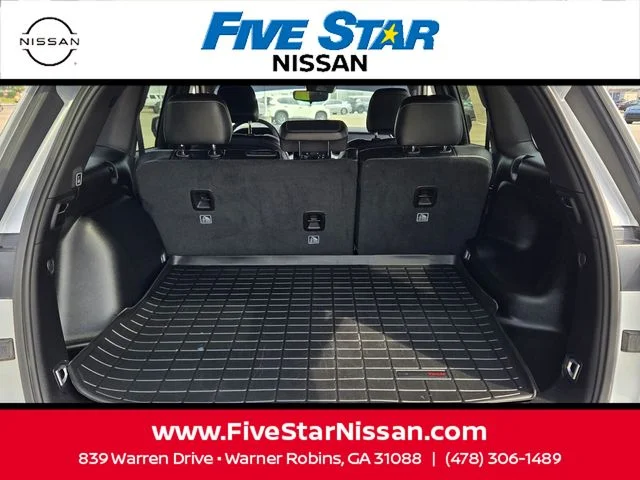 Used 2022 Silver Jeep Altitude image 12
