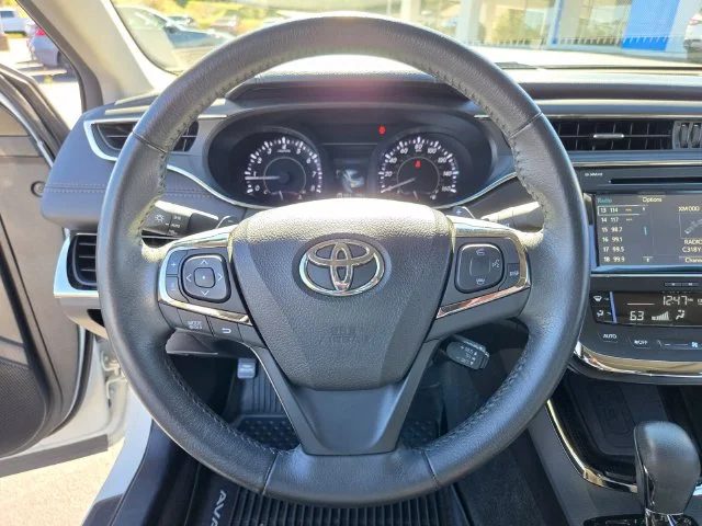 Used 2016 White Toyota XLE Premium image 29