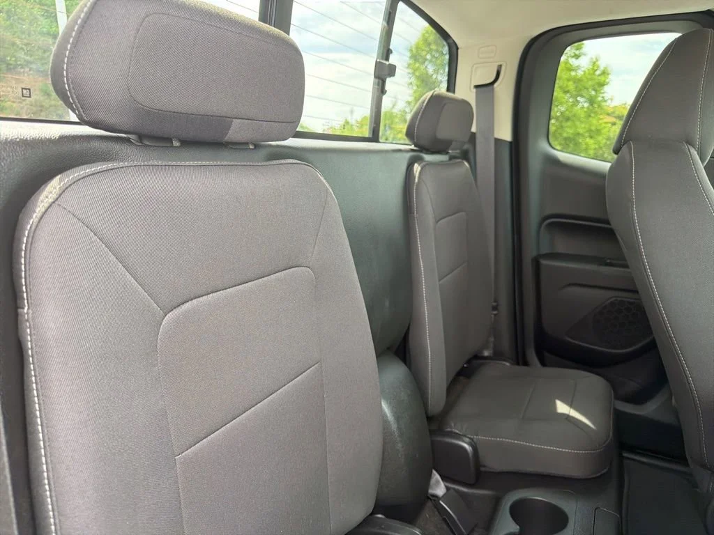 Used 2018 SUMMIT WHITE Chevrolet 4WD LT image 14