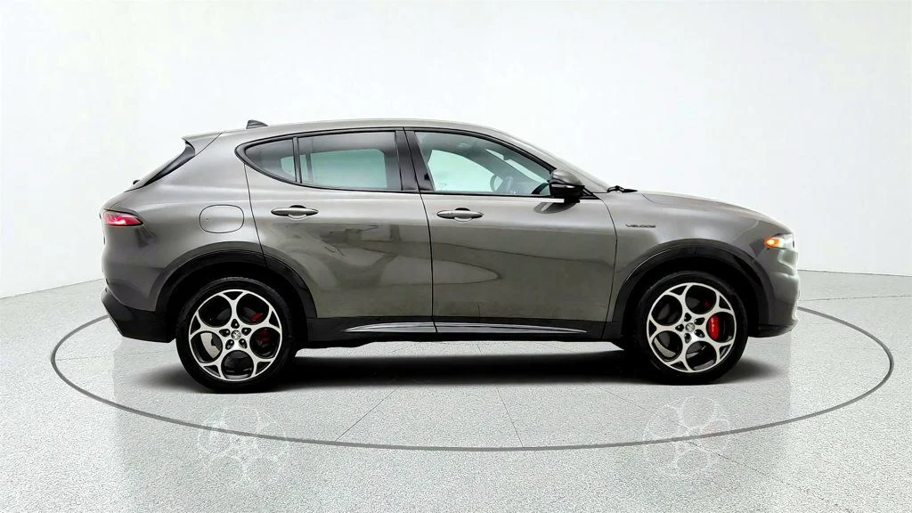 Used 2024 Grigio Ascari Metallic Alfa Romeo Veloce EAWD image 4