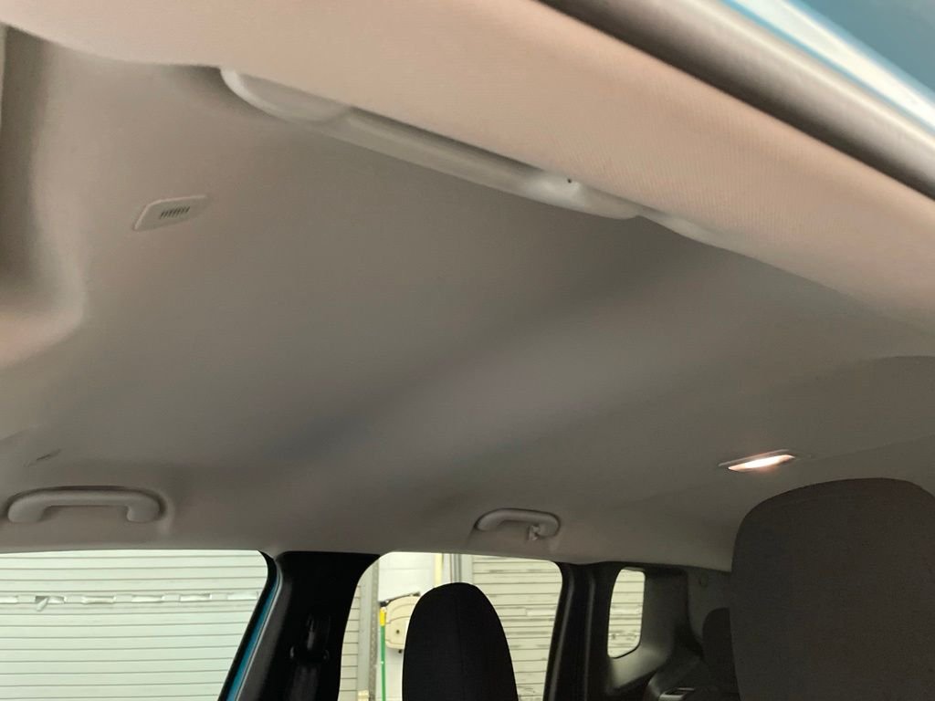 Certified Used 2021 Bikini Metallic Clearcoat Jeep Latitude image 18