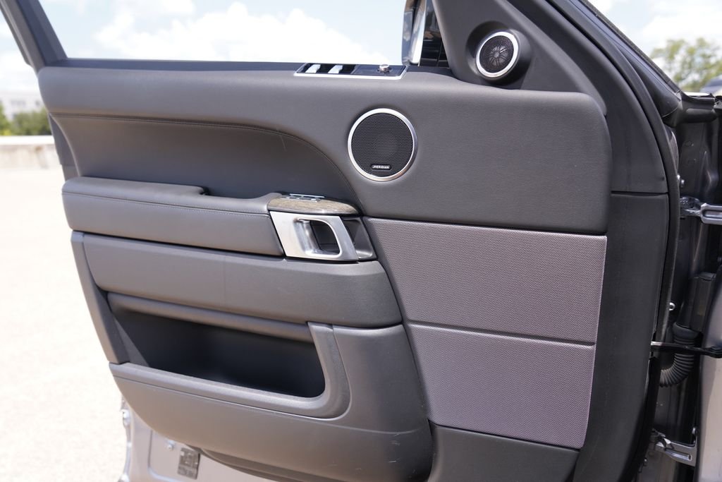 Used 2021 Black Land Rover HSE Silver Edition image 18