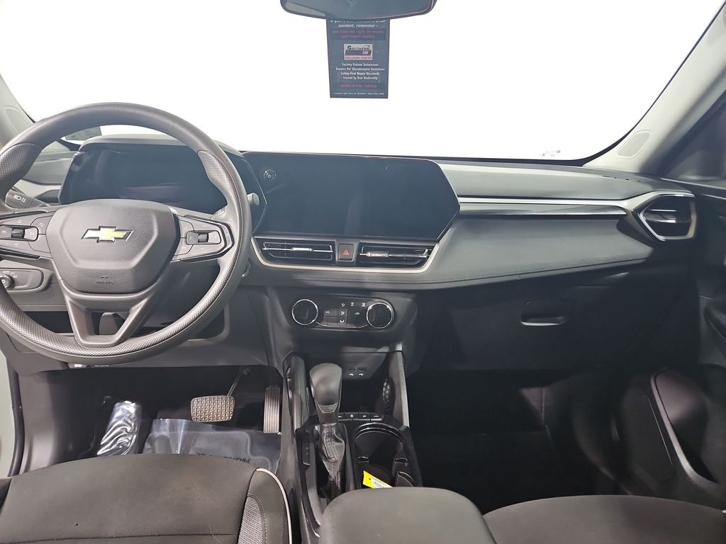 Used 2025 Green Chevrolet LS image 18