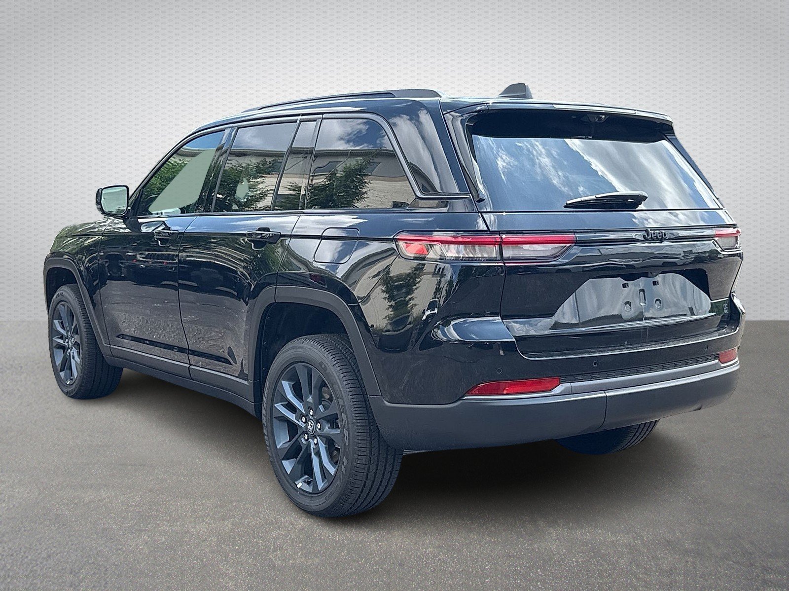 New 2026 Diamond Black Crystal Pearlcoat Jeep 85th Anniversay Edition 4x4 image 4