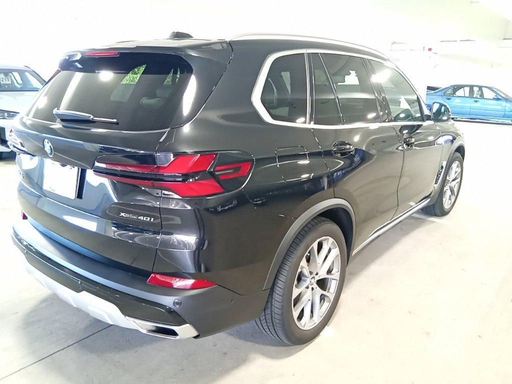 Used 2025 Black Sapphire Metallic BMW xDrive40i image 5