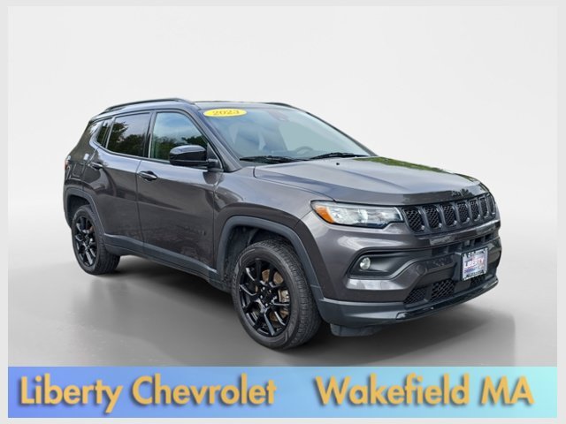 Used 2023 Granite Crystal Metallic Clearcoat Jeep Altitude image 1