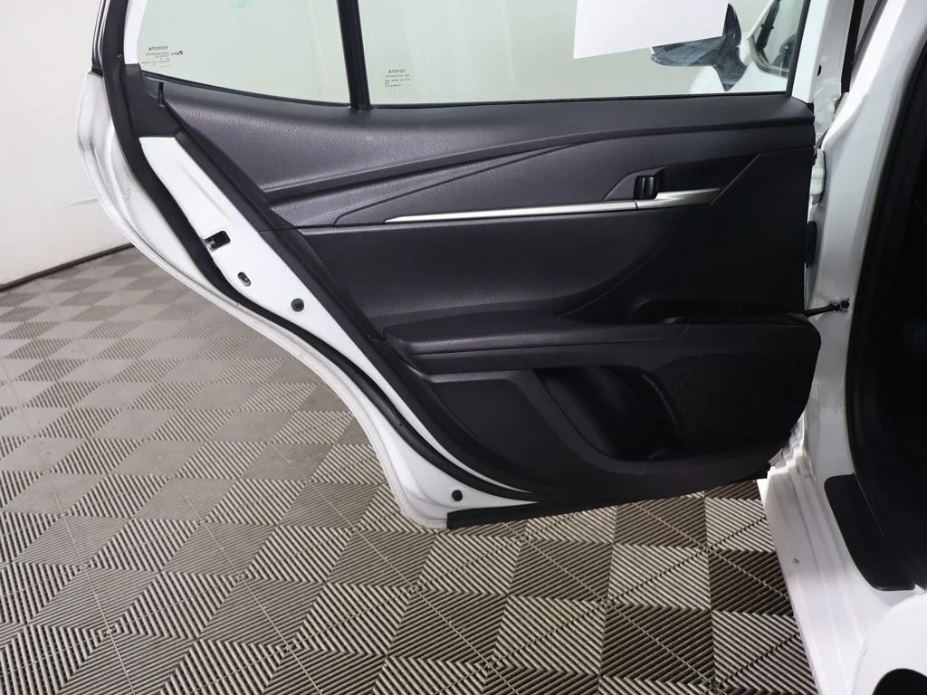 Used 2025 White Toyota LE image 19
