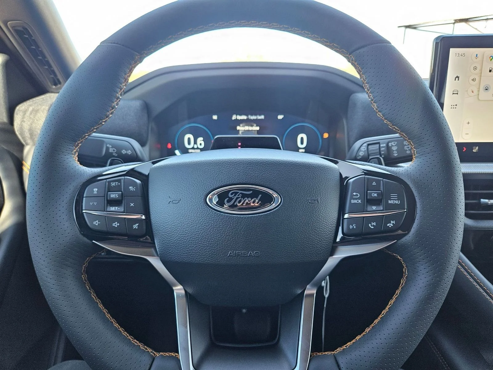 New 2026 Carbonized Gray Metallic Ford Tremor® image 19