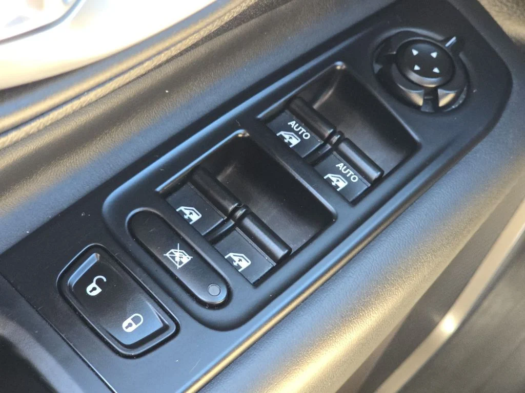 Used 2023 Gray Jeep Latitude image 23