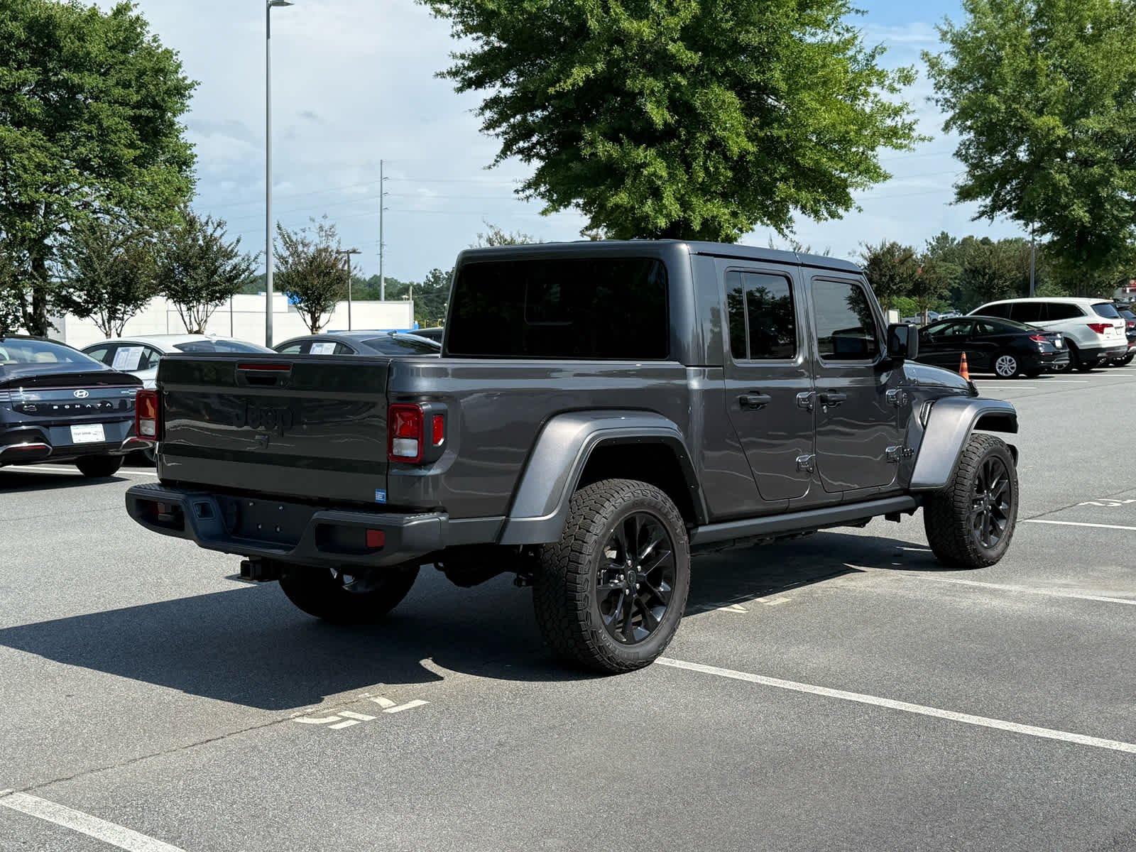 Used 2025 Granite Crystal Metallic Clearcoat Jeep Nighthawk image 5