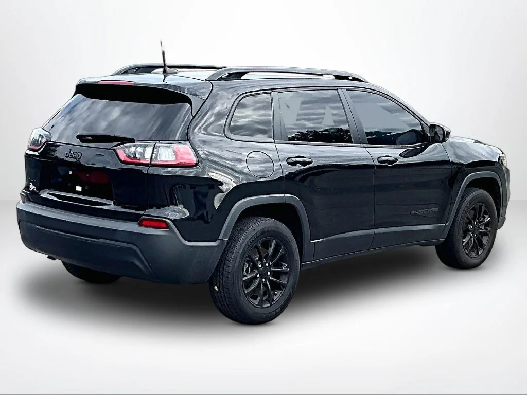 Used 2023 Black Jeep Altitude image 3